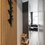 Hook Old Town Economy Апартаменти *